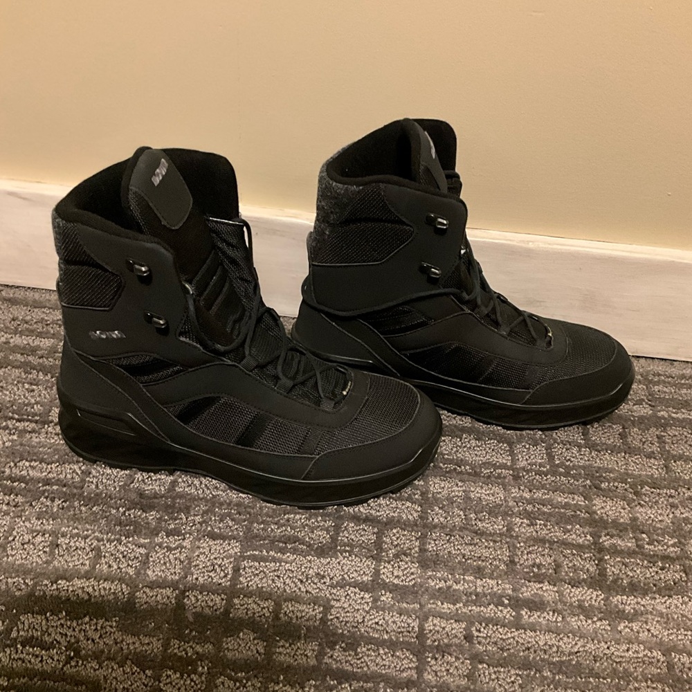 Lowa cold weather boots
